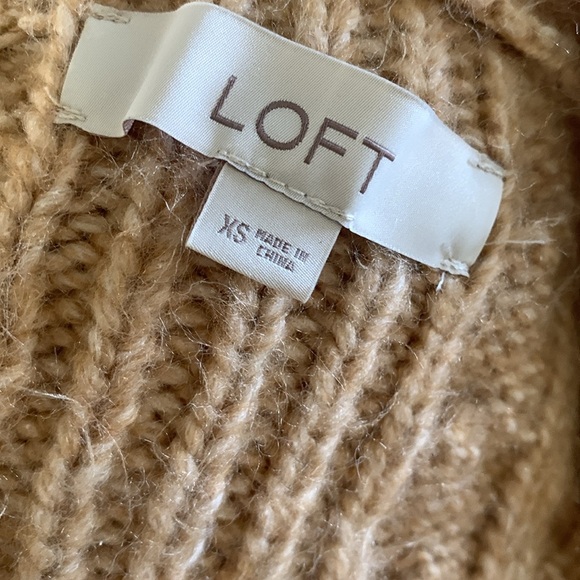 LOFT Cable Knit Boyfriend Relaxed Fit Cardigan Sweater in Camel Heather size XS - Picture 4 of 11